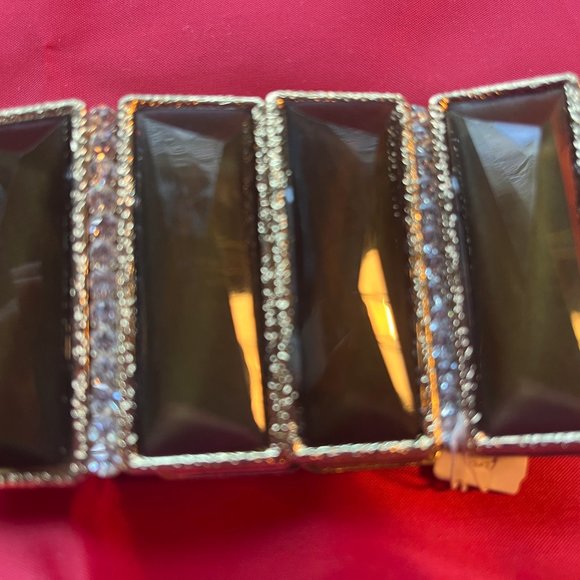 Beautiful stretch bracelet, faux jade with crystals seperating each panel, NWT - Picture 2 of 3